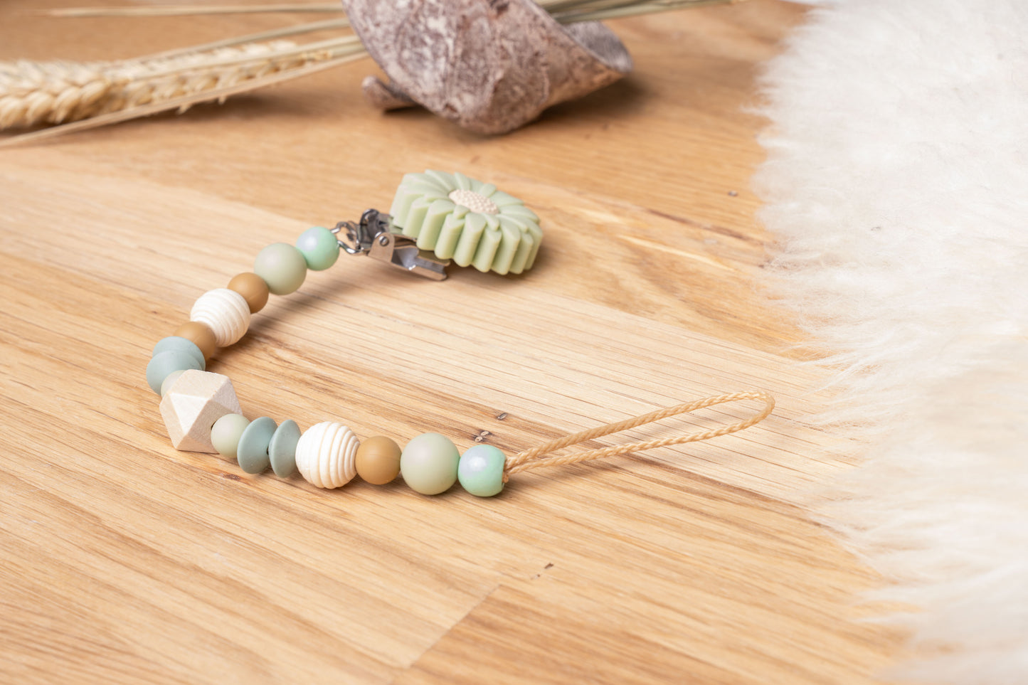 Gutschein inkl. Geschenkbox und Nuggikette schenkefreude.ch 25.00 Nuggikette Überraschung in beige grün Farbton