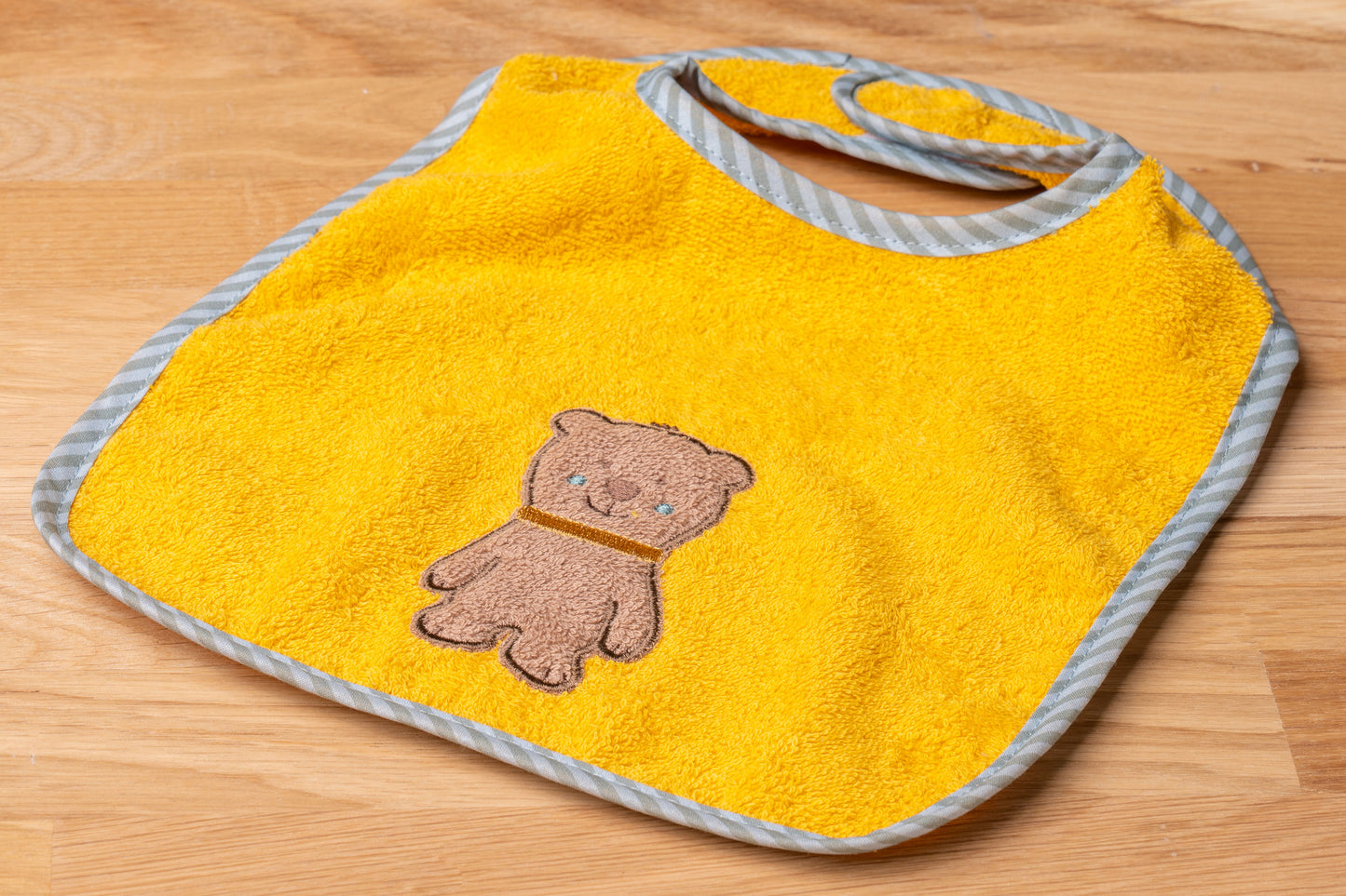 Baby Lätzchen mit Klettverschluss Bär schenkefreude.ch