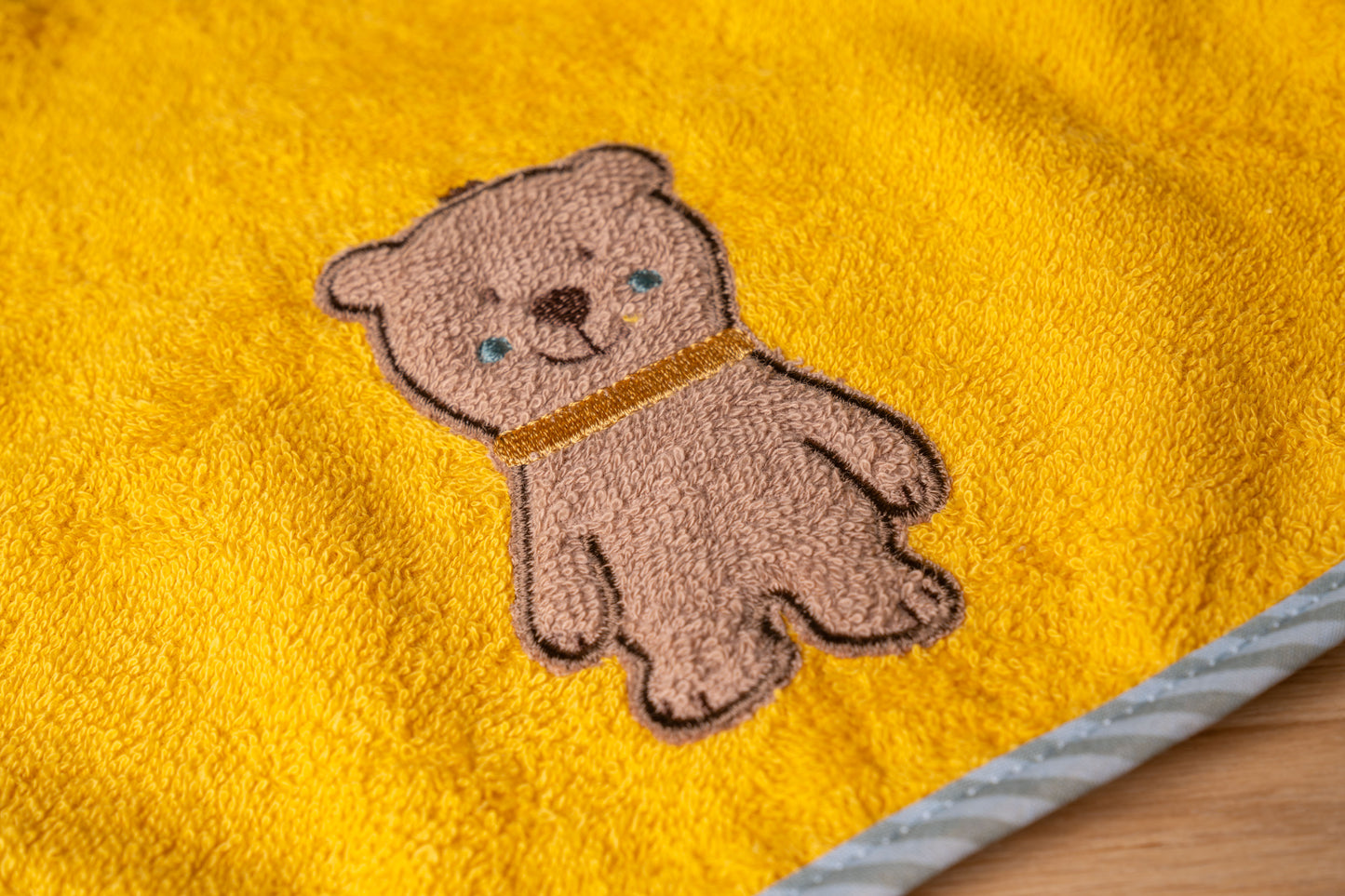 Baby Lätzchen mit Klettverschluss Bär schenkefreude.ch