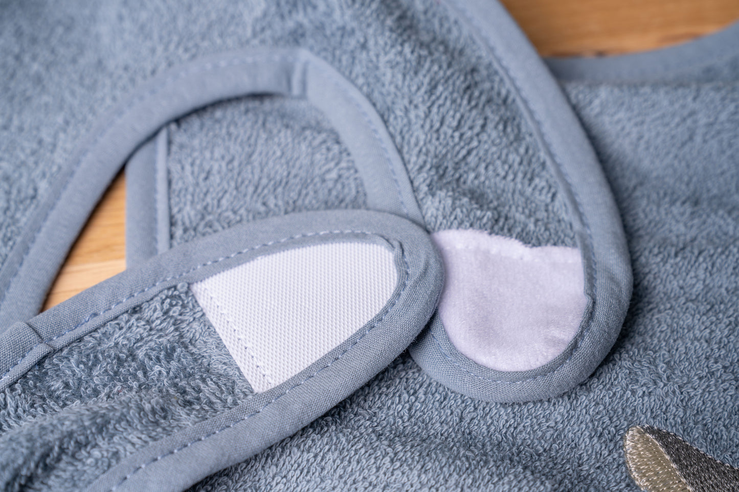 Baby Lätzchen mit Klettverschluss 2er Set Esel & Hase schenkefreude.ch